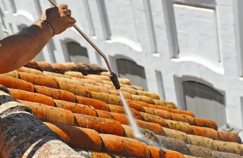 Démoussage de toiture à Beychac-et-Caillau